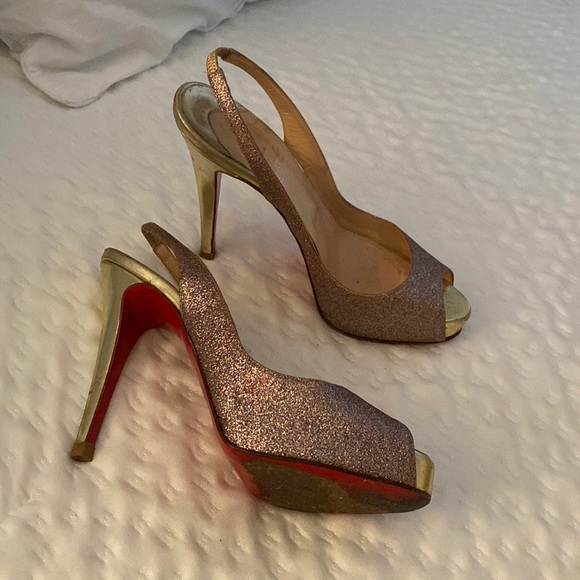 Beautiful Christian Louboutin Gold Pumps Sz 37 - Picture 2 of 6